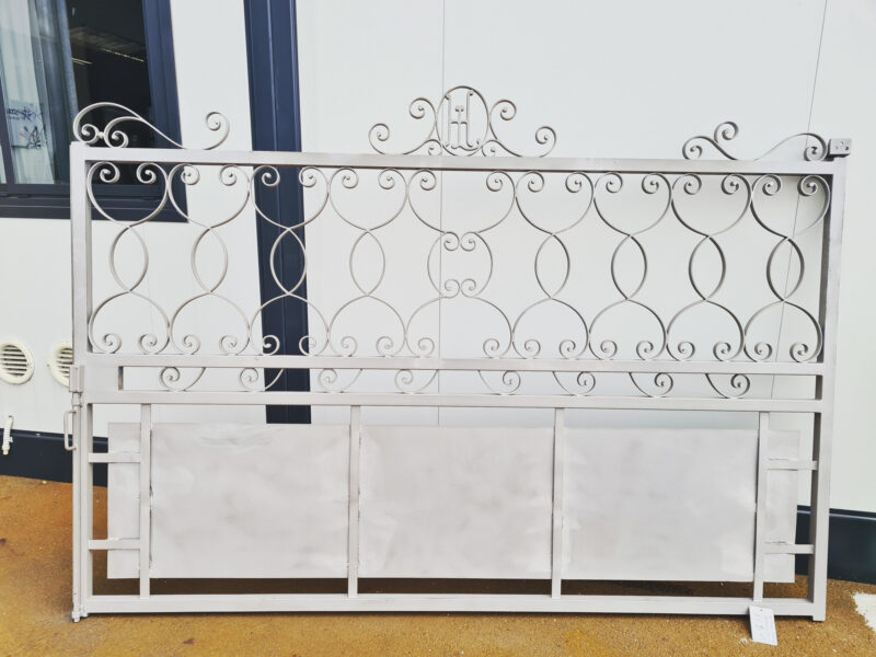 Sablage métal : l’appellation courante, mais le vrai traitement s’appelle grenaillage